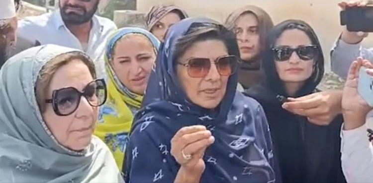 علیمہ خان پر انڈا پھینکنے والی خواتین پی ٹی آئی کی کارکنان نکلیں: راولپنڈی پولیس
