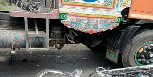 Fatal collision in Karachi: Motorcyclist dies after being hit by speeding trailer