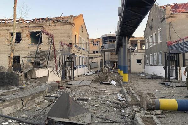 Deadly Russian bombing hits Ukrainian village, 23 killed