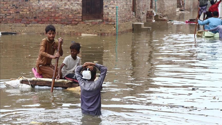 Death toll from floods and rains in Pakistan rises to 900: Minister