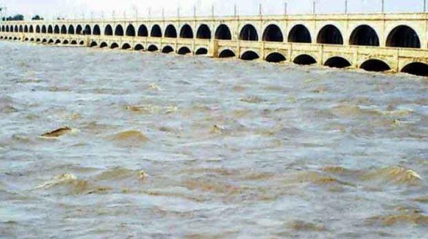 High-level flood hits Sukkur Barrage