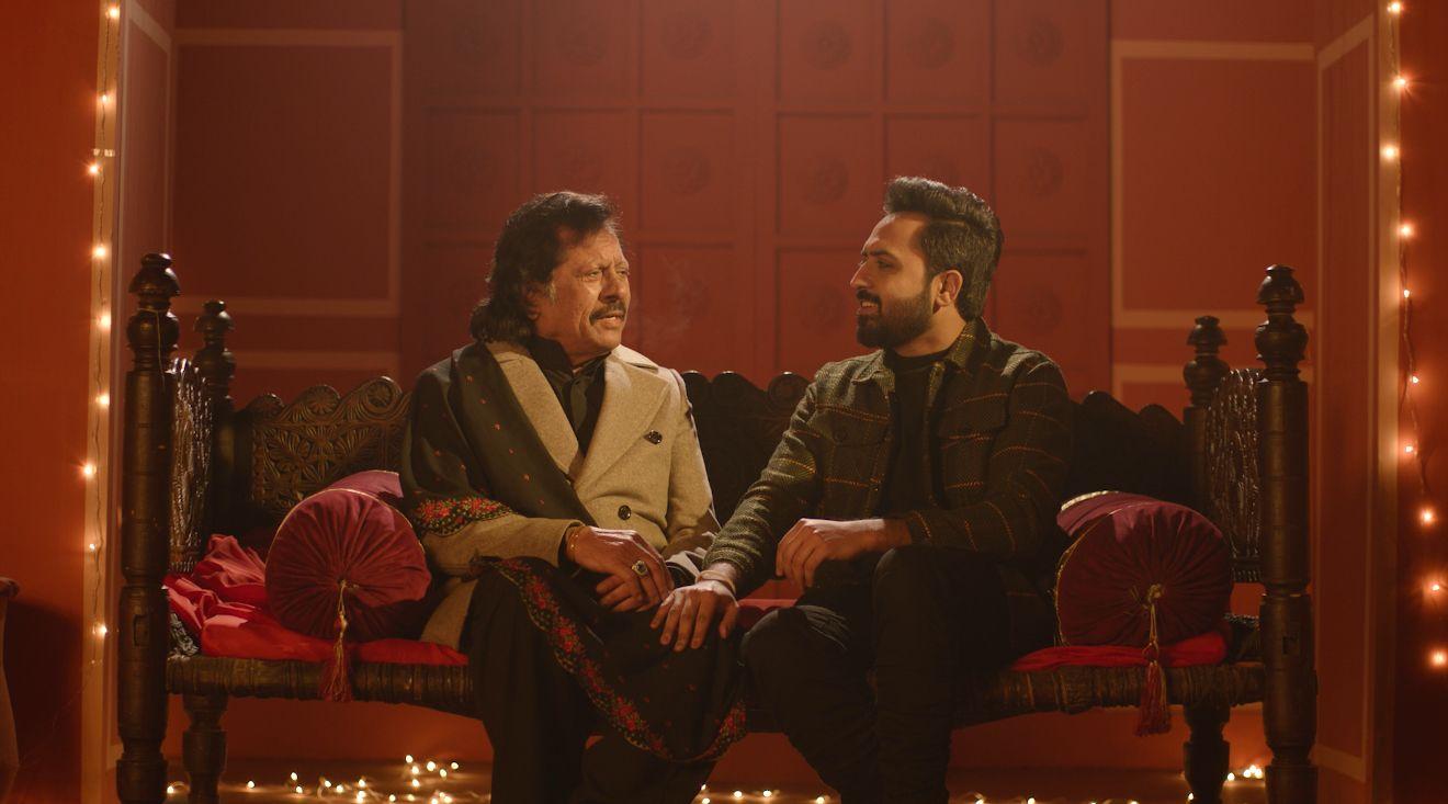 گلوکار سانول عیسی خیلوی نے  والد کے ہمراہ مشہور گیت ’تھیواہ‘ کا پرومو جاری کردیا