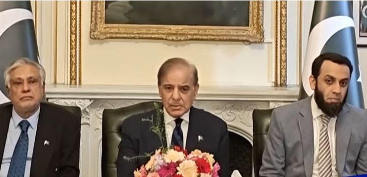 پاکستان کی سیاسی وعسکری قیادت خارجہ پالیسی سمیت تمام اہم معاملات پر ایک پیج پر ہے، وزیر اعظم