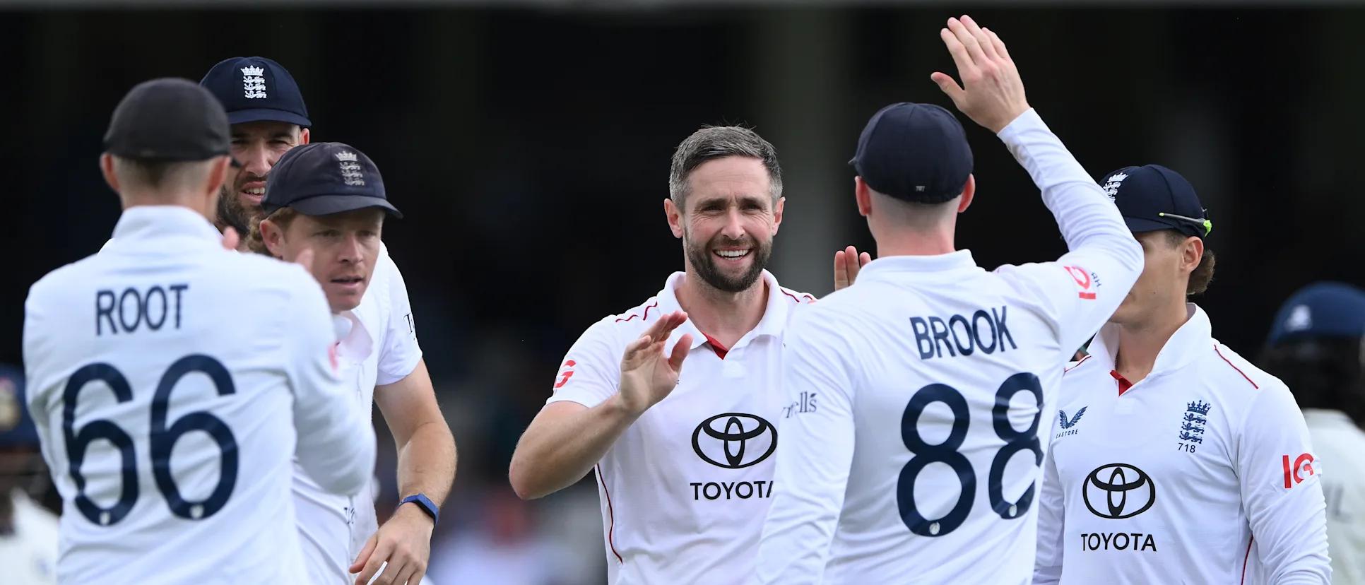 انگلینڈ کےمایہ ناز آل راؤنڈر کرس ووکس نے انٹرنیشنل کرکٹ کو الوداع کہہ دیا