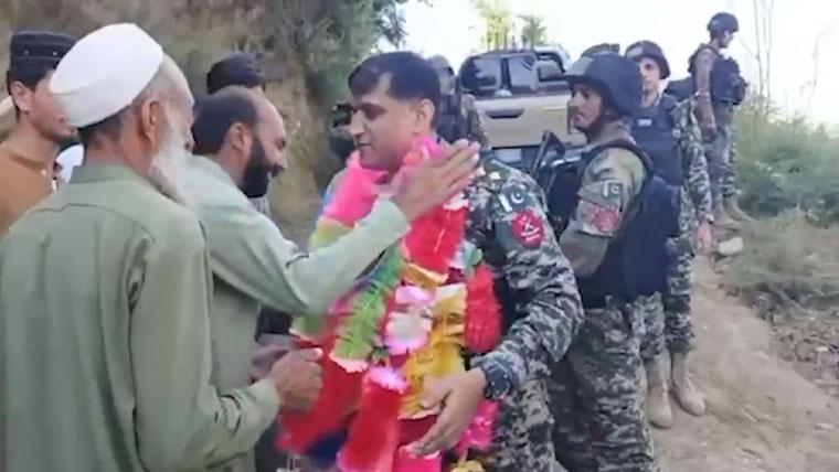 خیبرپختونخوا کے علاقے دیر اور زگئی میں پاک فوج کا کامیاب آپریشن کے بعدپرتپاک استقبال