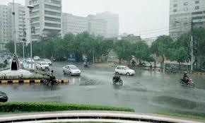 کراچی میں وقفے وقفے سے موسلا دھار بارش، موسم خوشگوار