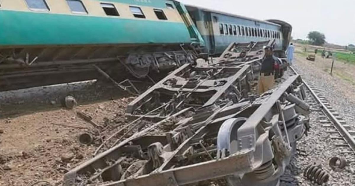 ضلع شکارپورکے مقام پر ریلوے ٹریک پر دھماکا،جعفر ایکسپریس کی پانچ بوگیاں پٹڑی سے اتر گئیں