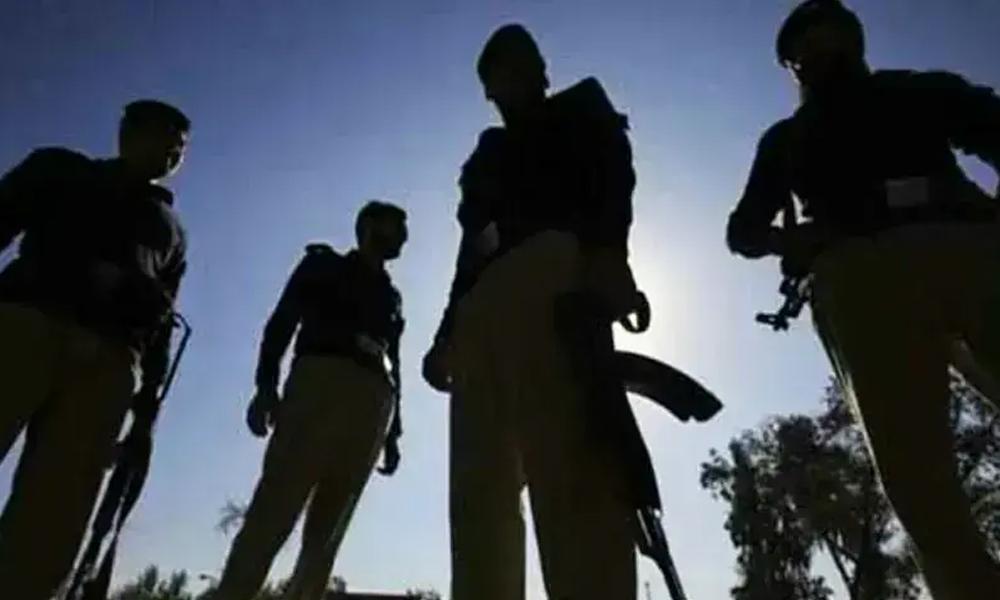 Terrorists attack police post in DI Khan, cop martyred