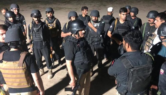 پاکستانی کوہ پیما اسد علی میمن نے نئی تاریخ رقم کر دی