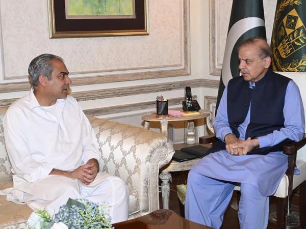 شہباز شریف سے وزیر داخلہ کی ملاقات،ملکی داخلی و سلامتی اور امن و امان کی صورتحال پر تبادلہ خیال