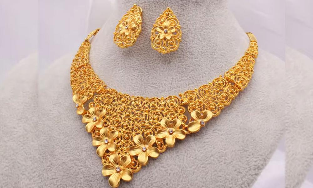 Gold price soars, per tola still up sharply today
