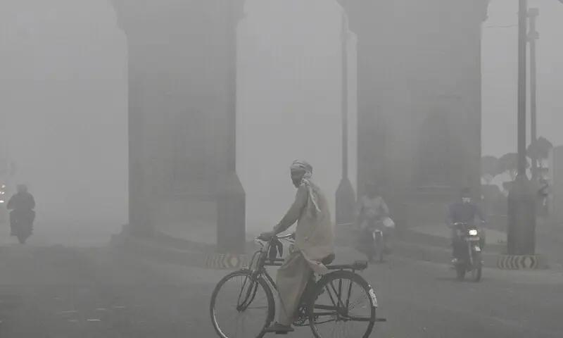 دنیا کے آلودہ ترین شہروں میں  دہلی  پہلے  جبکہ لاہور دوسرے نمبر پر موجود ہے