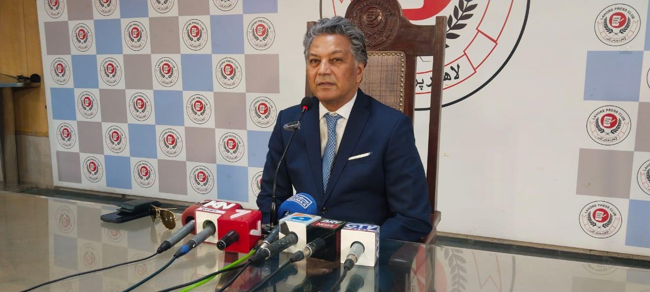 نامور فیشن ڈیزائنر محمود بھٹی  اوورسیز  کے لئے  عدالتیں بنانے پر وزیراعظم  اور فیلڈ مارشل  کے مشکور