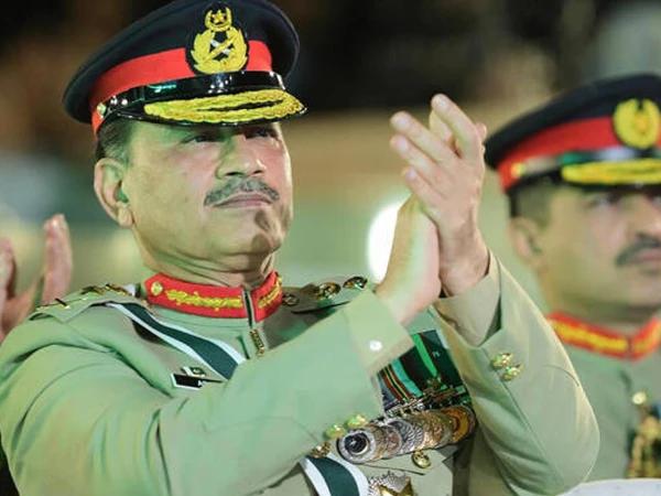 27 ویں ترمیم: فیلڈ مارشل کو قانونی استثنیٰ حاصل، وردی اور مراعات تاحیات ہوں گی