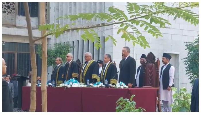 وفاقی آئینی عدالت کے تین ججز نے اپنے عہدے کا حلف اٹھا لیا