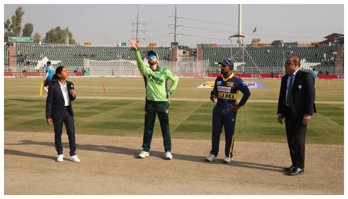 دوسرا ون ڈے، پاکستان کا سری لنکا کے خلاف ٹاس جیت پر فیلڈنگ کا فیصلہ