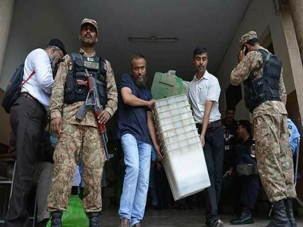 ضمنی انتخابات: وزارت داخلہ نے سول آرمڈ فورسز اور پاک فوج کی تعیناتی کا آرڈر جاری کر دیا