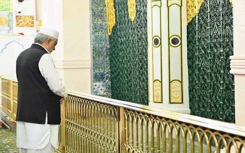 وزیر خارجہ اسحاق ڈارروزہ رسول ﷺ پر حاضری کے بعد وطن واپس پہنچ گئے