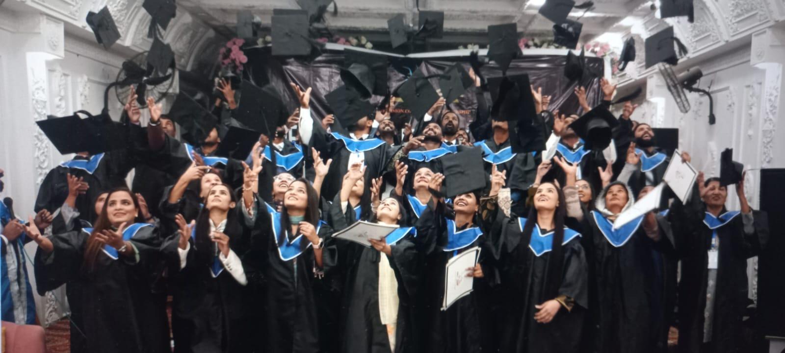 دی وژن کالج آف لیڈرشپ لاہور میں کانووکیشن پروقار تقریب،فیکلٹی ممبران، گریجویٹس کی بھرپور شرکت