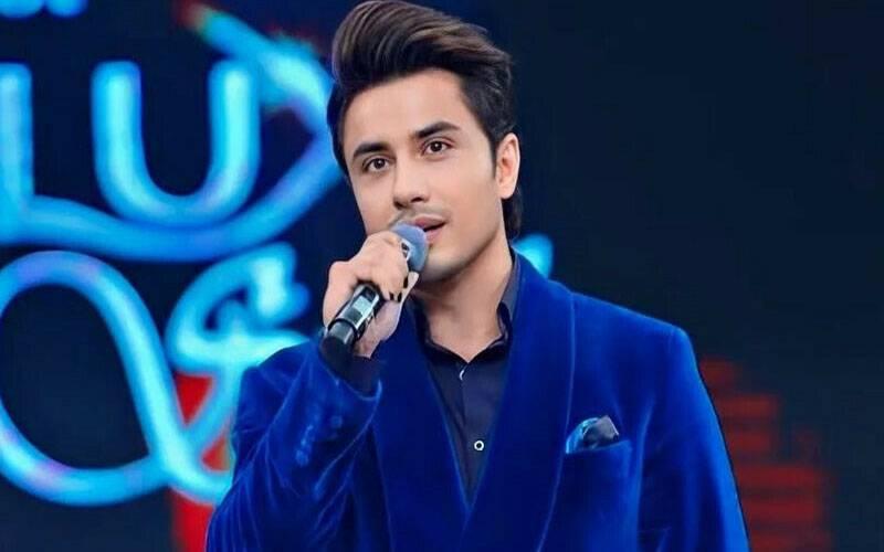 علی ظفر نے اپنی چوتھی اسٹیڈیو البم “روشنِی” کی پہلی جھلک جاری کر دی،20 دسمبرکو ریلیز ہو گی