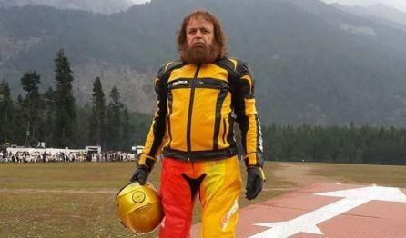 پاکستان کےمشہور اسٹنٹ مین سلطان گولڈن نے دو نئے عالمی ریکارڈ اپنے نام کرلیے