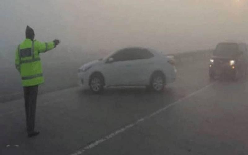 شدید دھند کے باعث لاہور سیالکوٹ موٹر وے کو بند کر دیا گیا