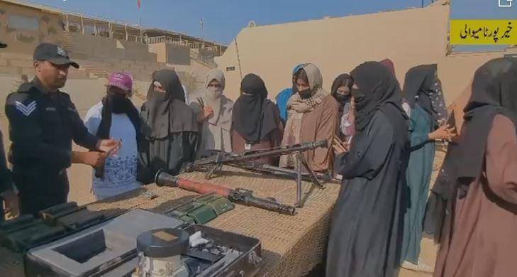 چولستان یونیورسٹی آف ویٹرنری اینڈ اینیمل سائنسز بہاولپور کے طلبہ وطالبات کا پاک فوج کے زیرِ اہتمام معلوماتی دور