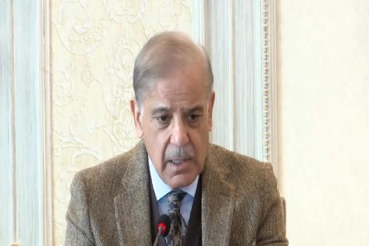 پاکستان ریلوے قلیل وسائل کے باوجود نہایت تندہی اور محنت سے مؤثر کارکردگی دکھا رہا ہے،وزیر اعظم 