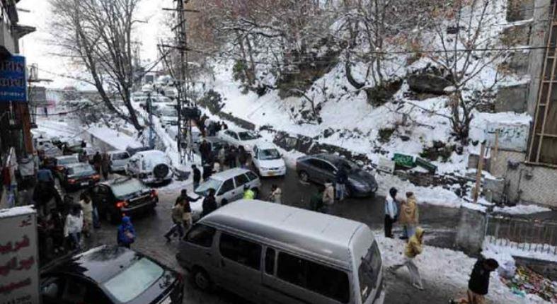 Murree entry points partially reopened after heavy snowfall
