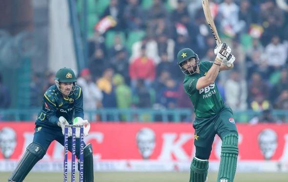 Second T20I: Green Shirts set 199-run traget for Australia