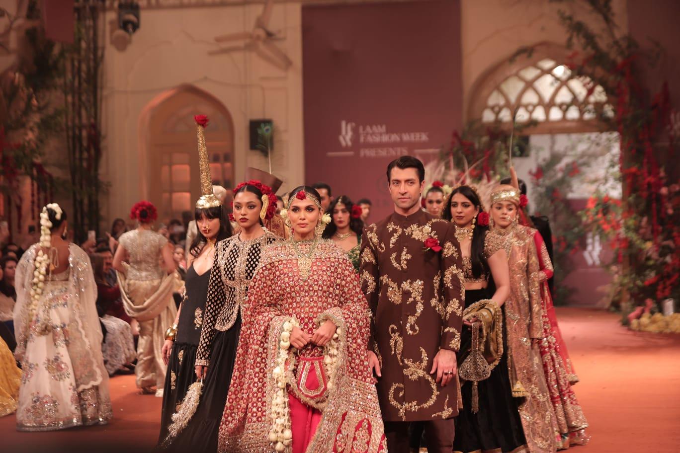 اداکارہ عائزہ خان، امر خان، رشیم اور ایمان سلیمان کی فیشن شو میں شاندار کیٹ واک