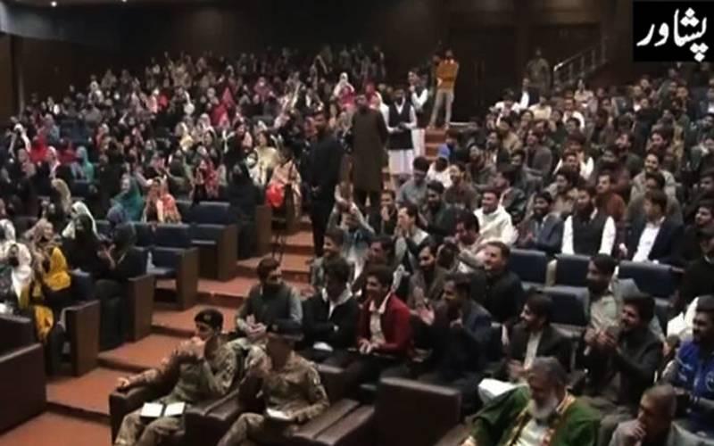 کور کمانڈر پشاور کی آئی ایس پی آر ونٹر انٹرن شپ پروگرام کے طلبہ کیساتھ خصوصی نشست