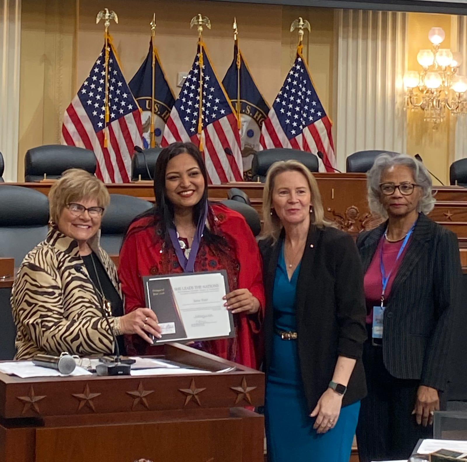 عالمی شہرت یافتہ پاکستان کی صوفی اور پہلی اوپیرا گلوکارہ سائرہ پیٹر کو امریکا میں ایوارڈ سے نواز دیاگیا