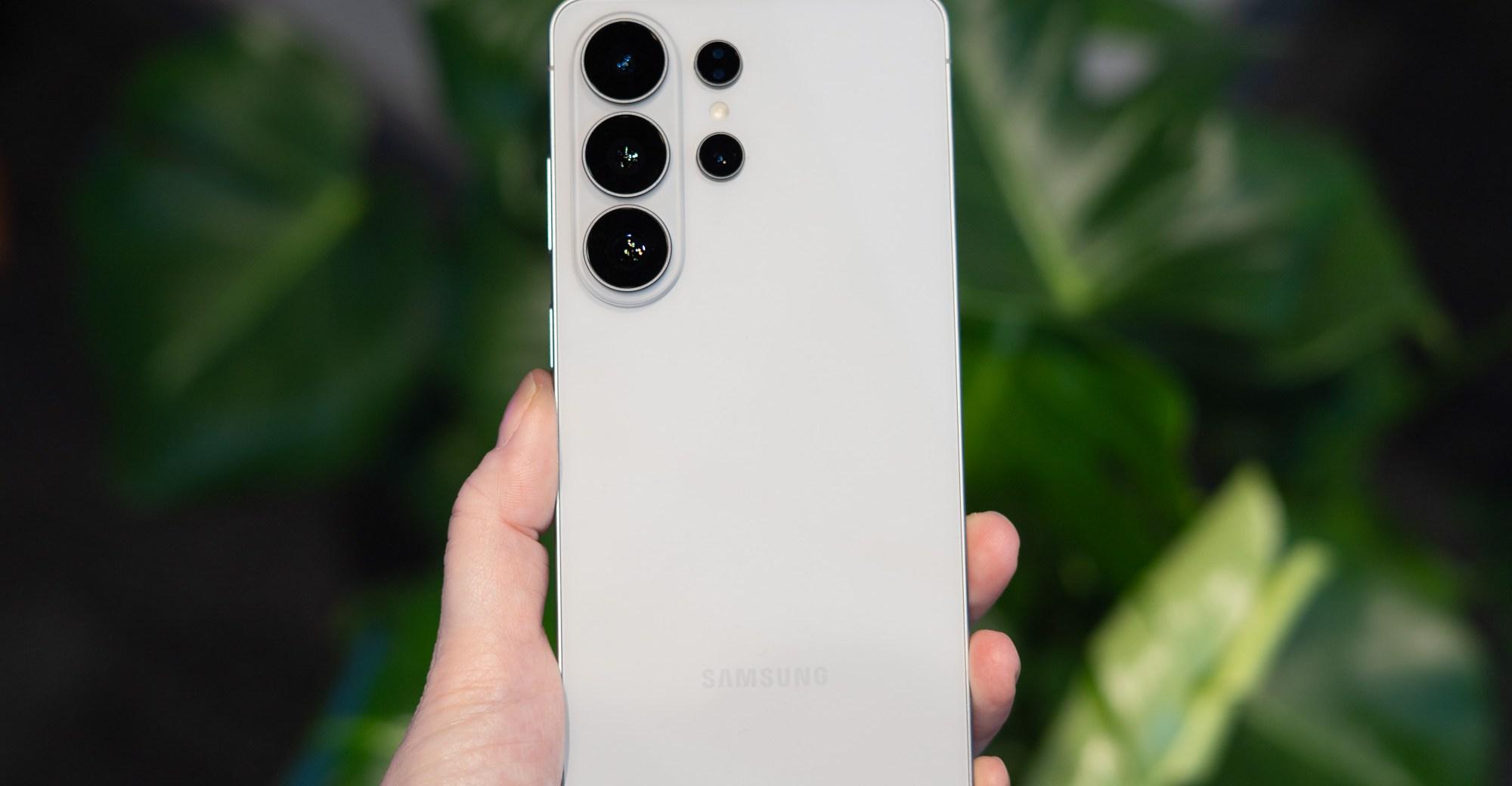 I’m super impressed with the Galaxy S26 Ultra’s new Privacy Display