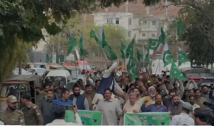 ​عوامی رکشہ یونین پاکستان کے زیرِ اہتمام لاہور پریس کلب سے امریکی قونصلیٹ تک 'پاکستان زندہ باد، پاک فوج زندہ باد' ریلی کا انعقاد