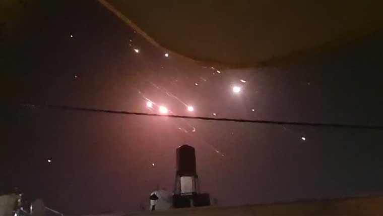 ایران کی جوابی کارروائی جاری، فوجی اڈوںسمیت مختلف اسرائیلی شہروں پر حملہ، امریکی سفارتخانے میں آگ لگ گئی