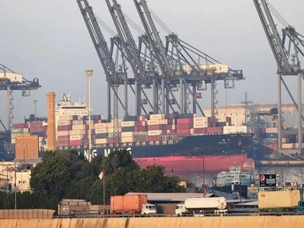  پیٹرول سے بھرے جہاز پورٹ قاسم پہنچنا شروع،ملک میں توانائی بحران کا خدشہ ختم ہونے کا امکان