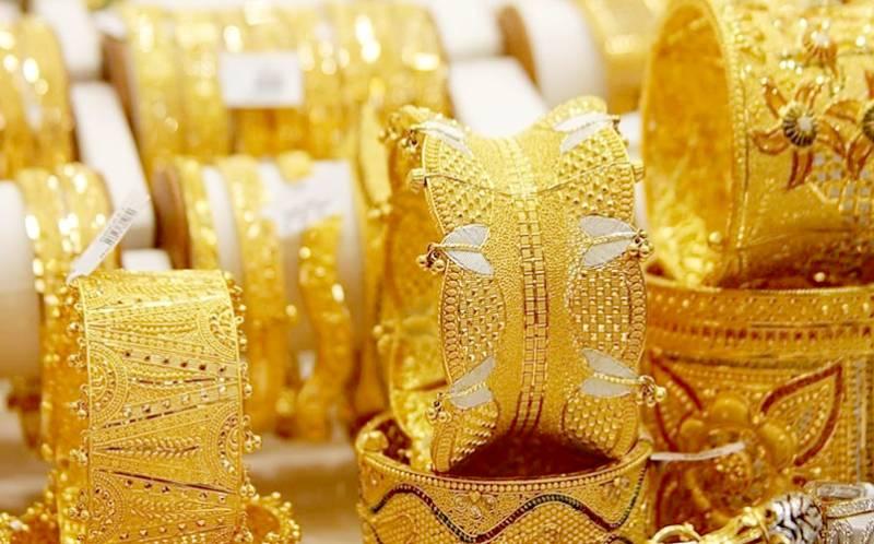 سونا مسلسل تیسرے روز ہزاروں روپے سستا، فی تولہ کتنے کا ہو گیا؟