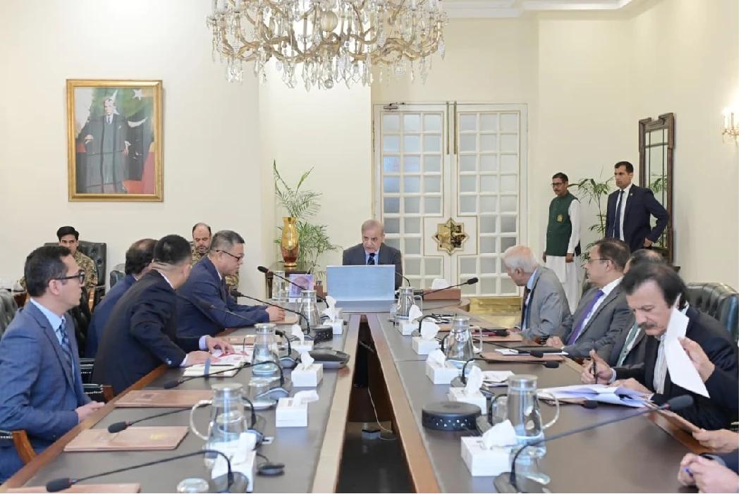 پاکستان اور چین کے بزنس ٹو بزنس تعلقات میں وسعت کے لیے ترجیحی بنیادوں پر کام کر رہے ہیں،وزیراعظم 