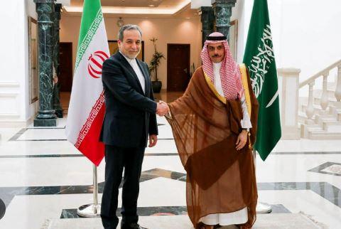 Saudi, Iranian FMs hold first call since start of war: Saudi ministry