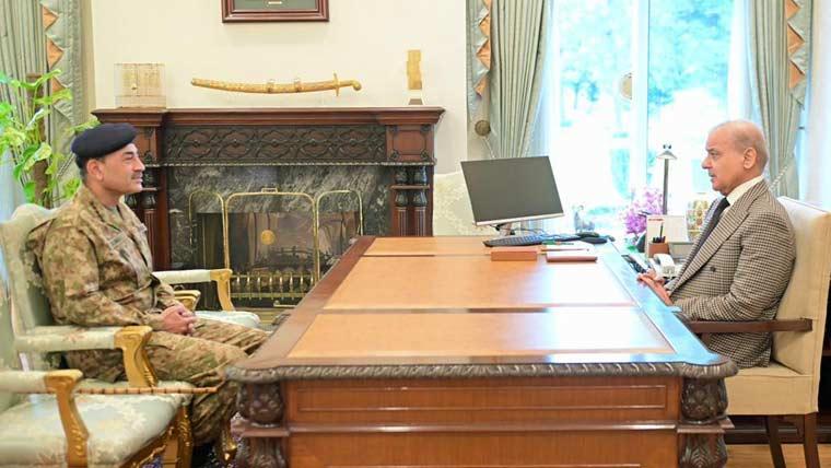 وزیر اعظم سے فیلڈ مارشل کی ملاقات،ایران و امریکا ثالثی کے حوالے سے تبادلہ خیال 