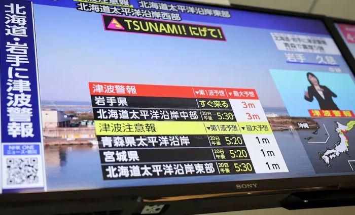 Major 7.4-magnitude quake hits off Japan, tsunami warning issued