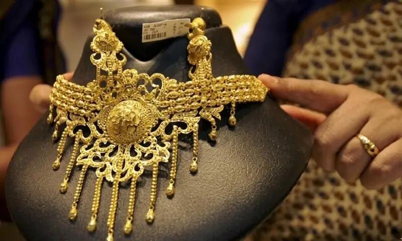 سونے کی قیمتوں کو ریورس گئیر لگ گیا، فی تولہ ہزاروں روپے سستا