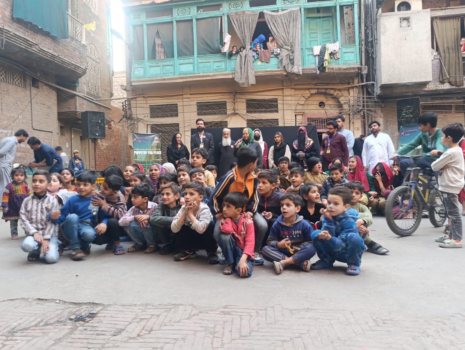لاہور کی گلیوں سے اُبھرتی امن،ثقافت اور امید کی نئی کہانی ،رنگ برنگی امن پتلیاں اور  دلچسپ کردار