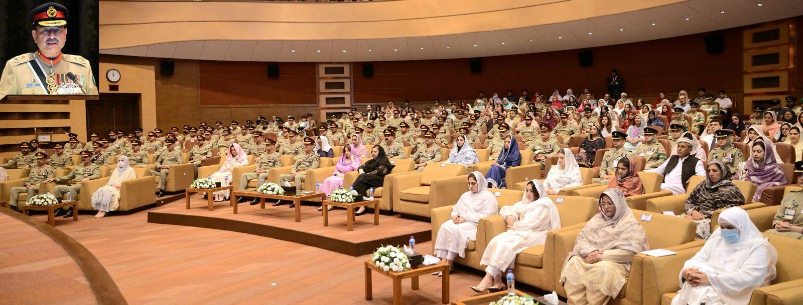 آرمی افسران وجوانوں کو عسکری اعزازات سے نوازنے کے لئے جی ایچ کیو راولپنڈی میں تقریب کا انعقاد