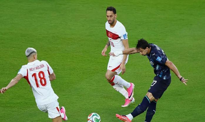 Paraguay hold on for 1-0 win over Turkiye despite Almiron red card