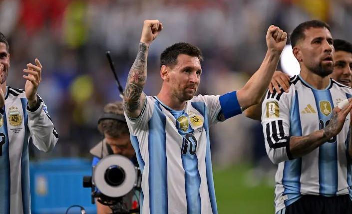 Argentina sings collective happy birthday to Messi