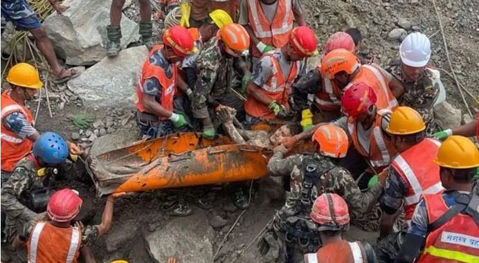 نیپال میں سیلاب کی تباہ کاریاں: ٹنل سے 9 روز بعد 2 افرادکو زندہ نکال لیا گیا