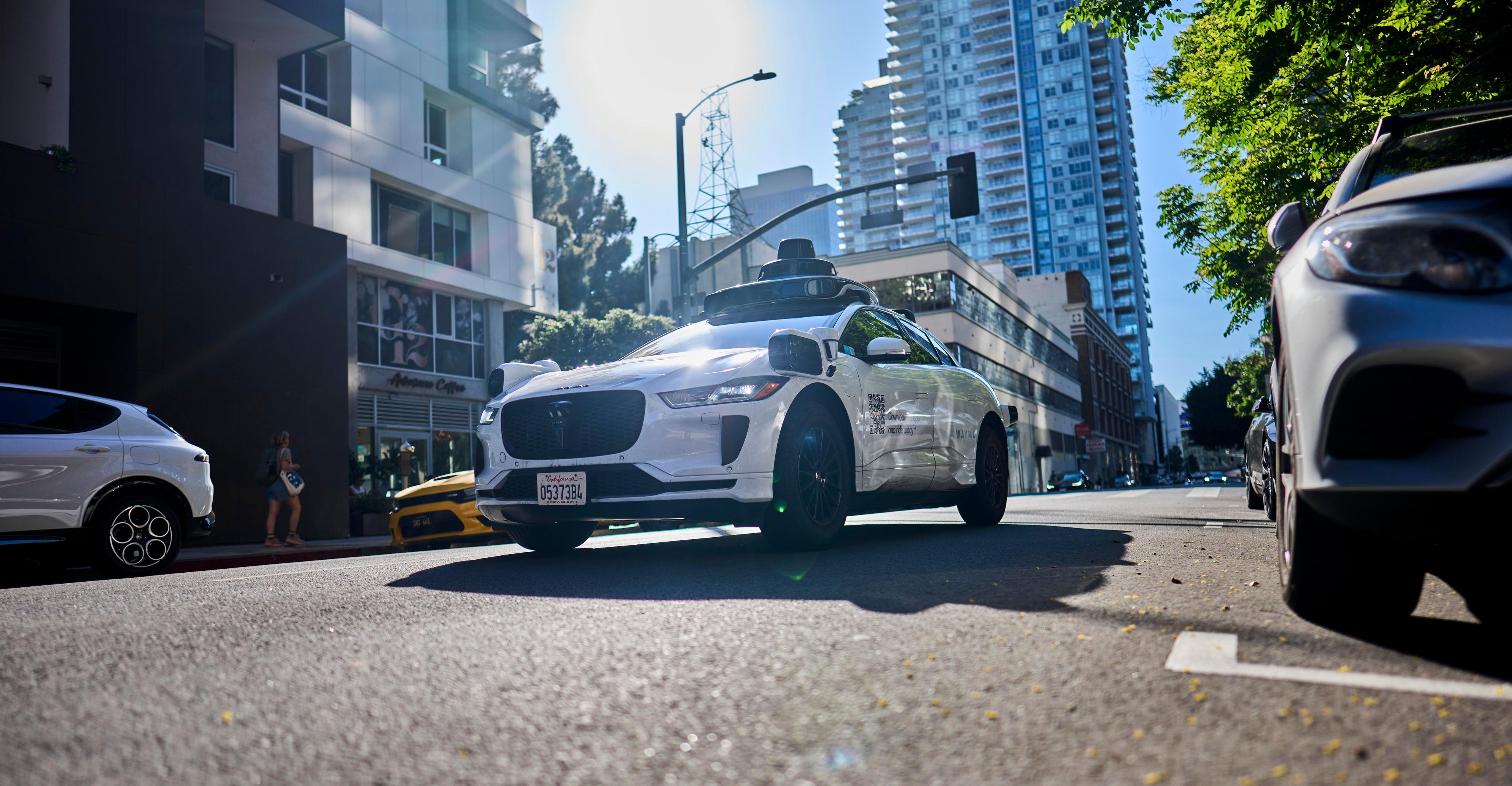 Waymo pulls over, calls cops on riders with a ghost gun