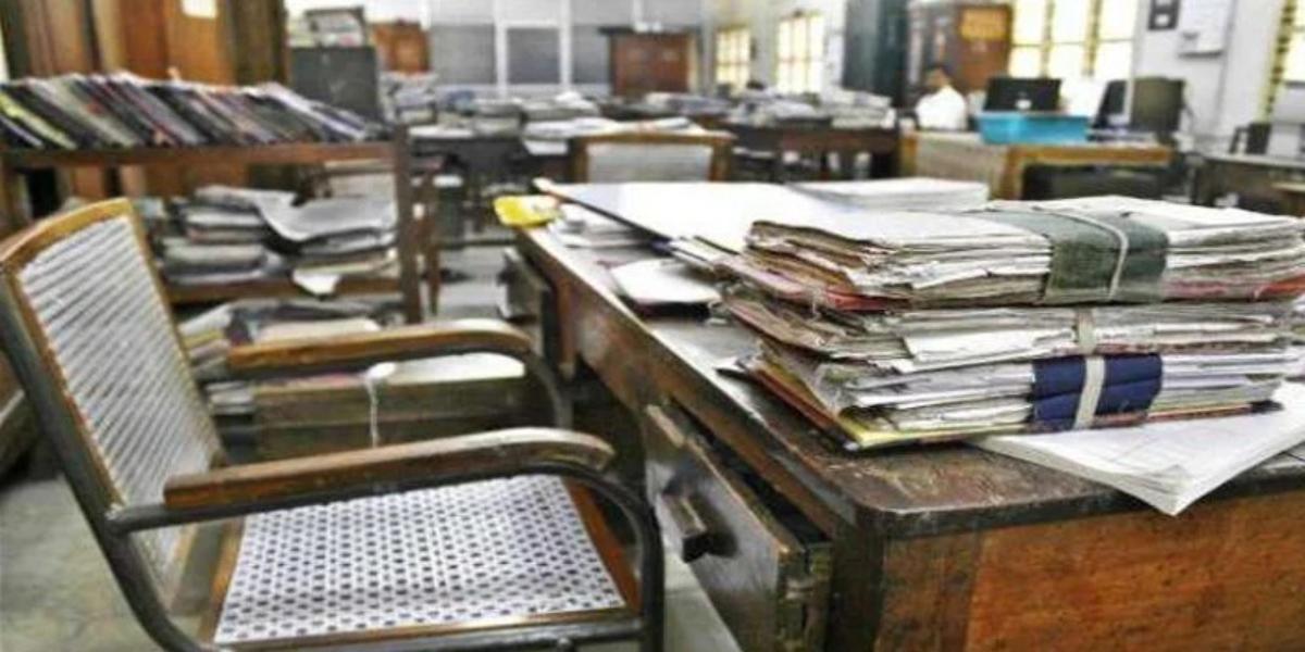 لاہور:کورونا ویکسین نہ لگوانے والےسرکاری ملازمین کی نوکریاں خطرے میں